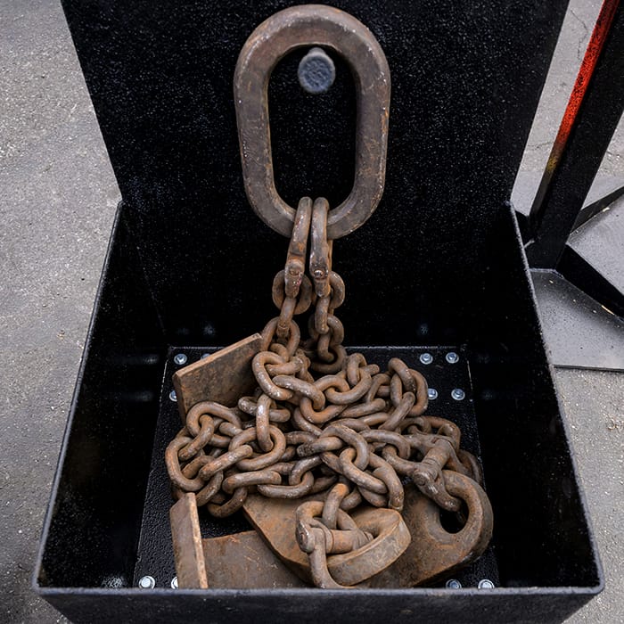 Bigfoot Steel Chain Small Caddy with chains hanging
